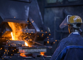 Industrieaufträge im August eingebrochen - Dreimonatsbilanz aber noch positiv