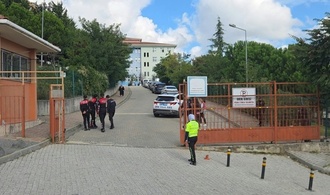 Eine Tote und sieben Verletzte durch Messerangriff an Schule in Istanbul