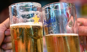 Japanische Brauereiriesen wegen Verdachts auf Bierpreiskartell durchsucht