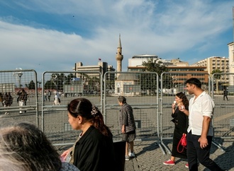 Proteste in Izmir nach Wechsel des Bürgermeisters zur Regierungspartei AKP