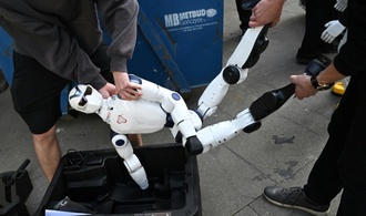Sexueller Übergriff mit Roboter: Ermittlungen gegen junge Männer in Köln