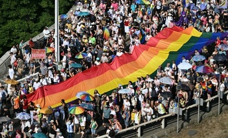 Ungarisches Parlament beschließt Änderung von umstrittenem LGBTQ-Gesetz