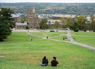 Cornell setzt Feiern von Studentenverbindungen nach Vergewaltigungsvorwurf aus