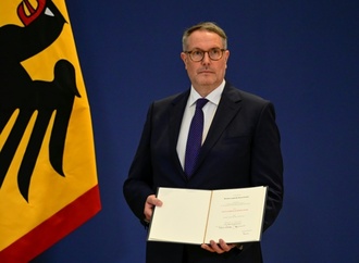 Neuer Arbeitsminister Schweitzer im Bundestag vereidigt