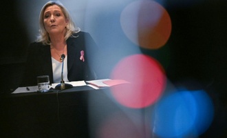 Le Pen kritisiert geplante Verabschiedung von EU-Haushalt noch vor Wahlen 2027