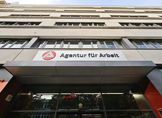 Studie: Gezielte Programme helfen älteren Arbeitslosen