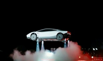 Fliegender Tesla-Roadster ruft US-Verkehrsbehörde auf den Plan