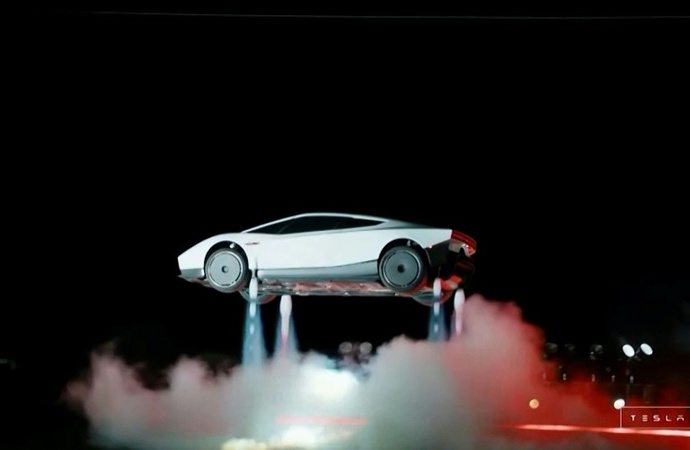 Fliegender Tesla-Roadster ruft US-Verkehrsbehörde auf den Plan