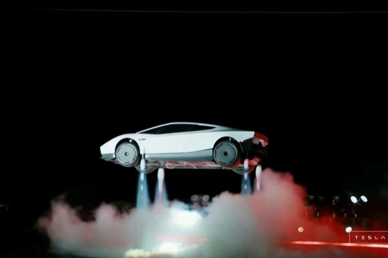 Fliegender Tesla-Roadster ruft US-Verkehrsbehörde auf den Plan