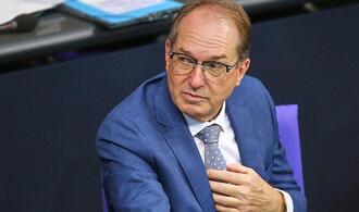 Dobrindt warnt vor Allianz aus Linksextremisten und Migranten