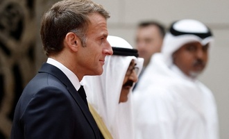 Trotz Gewaltexzessen in Frankreich: Macron beginnt mehrtägigen Besuch in Golfstaaten