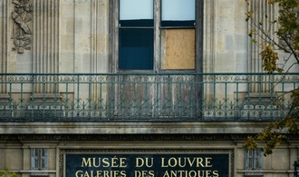 Ein Jahr nach Juwelendiebstahl im Pariser Louvre Beute weiter unauffindbar