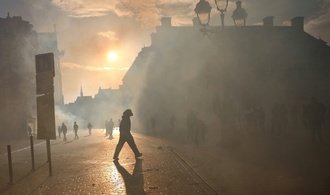 Nächtliche Ausgangssperren in Paris und anderen französischen Städten verfügt