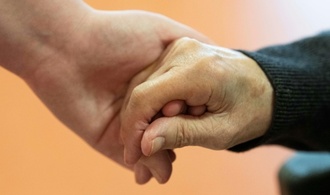 Studie: Bessere Vereinbarkeit pflegender Angehöriger mit Erwerbsarbeit nötig