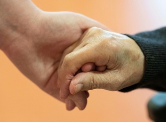 Studie: Bessere Vereinbarkeit pflegender Angehöriger mit Erwerbsarbeit nötig