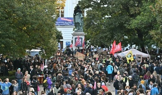 Zehntausende Studierende fordern bei Demonstration in Wien mehr Geld für Hochschulen