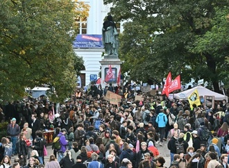 Zehntausende Studierende fordern bei Demonstration in Wien mehr Geld für Hochschulen