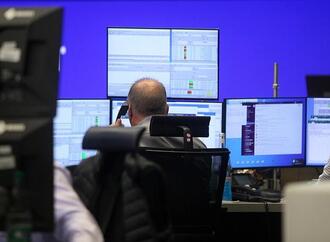 Dax startet negativ - uneinheitliche Berichtssaison überzeugt nicht