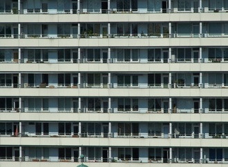 Immobilienpreise stagnieren wegen hoher Zinsen - Mieten klettern weiter
