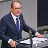 Dobrindt befürchtet Sicherheitsrisiko durch Rot-Grün-Rot