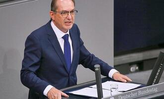 Dobrindt befürchtet Sicherheitsrisiko durch Rot-Grün-Rot