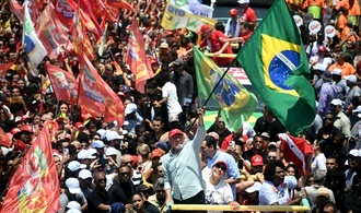 Tausende bei Abschlusskundgebungen von Lula und Bolsonaro vor Stichwahl in Brasilien