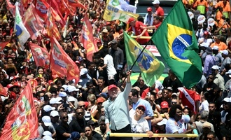 Tausende bei Abschlusskundgebungen von Lula und Bolsonaro vor Stichwahl in Brasilien