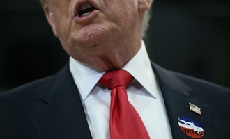 Trump gibt vorzeitig Stimme für US-Kongresswahl ab - Obama attackiert Regierung