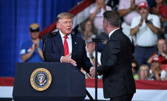 Trump kündigt in Beisein von Audi-Chef Milliarden-Investition des Autobauers in den USA an
