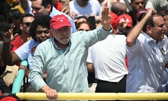 Wahlkrimi in Brasilien: Lula setzt sich laut Wahlgericht in Stichwahl gegen Bolsonaro durch
