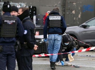 Tödlicher Schusswaffenangriff bei Paris: Verdächtiger bestreitet rassistisches Motiv