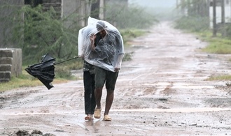 Sintflutartige Regenfälle: Zyklon ''Arnab'' trifft in Indien auf Land